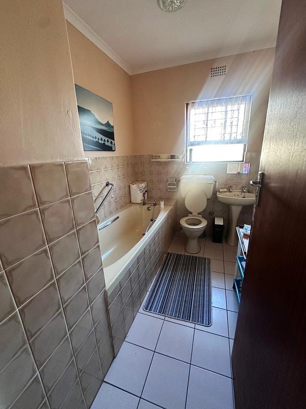 3 Bedroom Property for Sale in Van Riebeeckstrand Western Cape